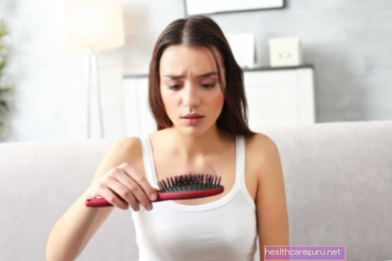 Saç dökülmesi: 7 ana neden ve ne yapmalı