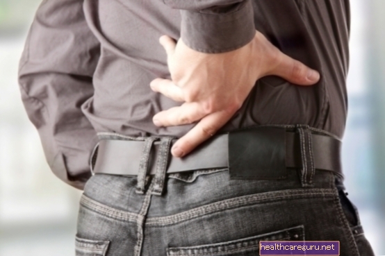 Bolesť na konci chrbtice: 6 príčin a čo robiť