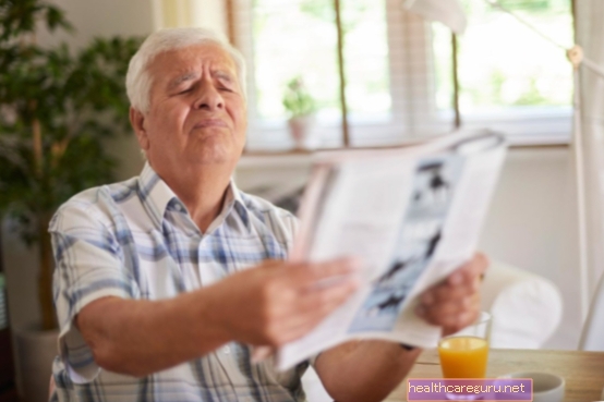 ما هو طول النظر الشيخوخي وما هي أعراضه وكيفية علاجه