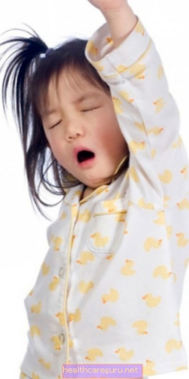 Лунатизмът е нарушение на съня, относително често срещано в детството, което кара детето, което спи, да седи, да говори и дори да ходи, изглежда като будно. Вижте какви признаци могат да показват, че детето ходи в сън и какво да правите