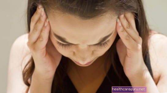9 galvenie migrēnas simptomi