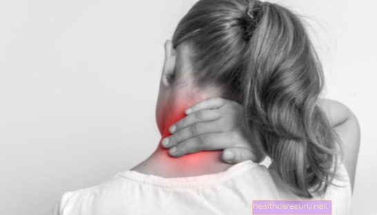 Boyun ağrısı: 8 ana neden ve nasıl tedavi edilir